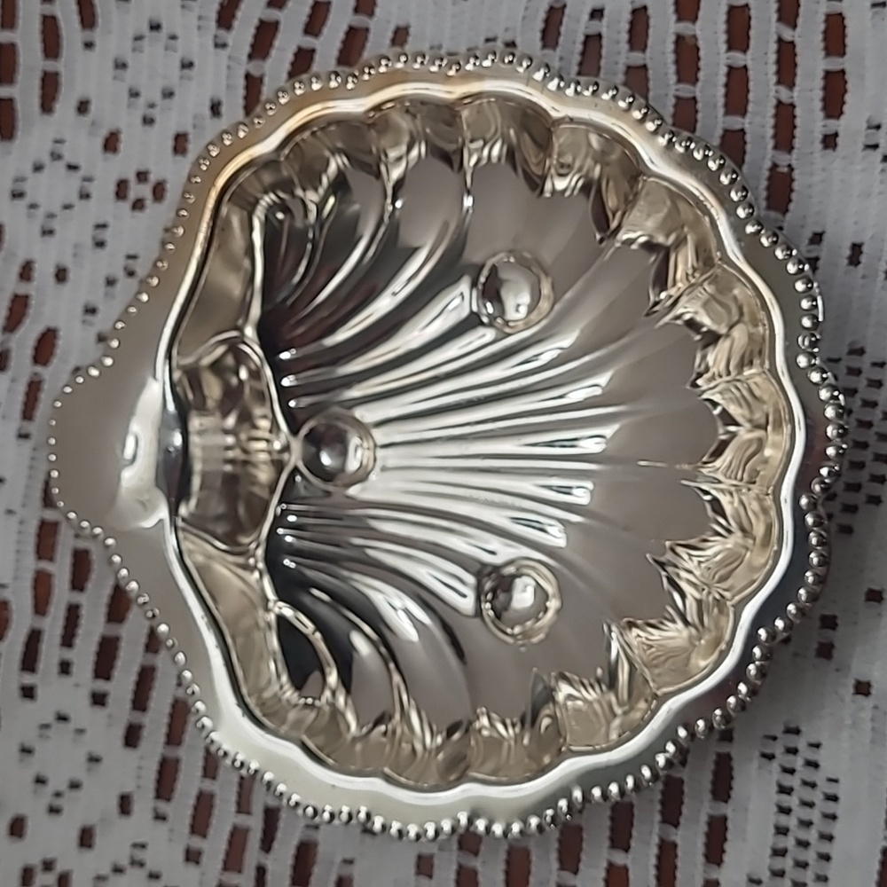 Red and Silver Decorative Shell Dish - Picture 7 of 13